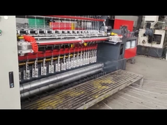 Szerokość oczka 2440 mm Ogrodzenie z węzłem stałym Linia maszynowa Przestrzeń drutu 75 mm 220v