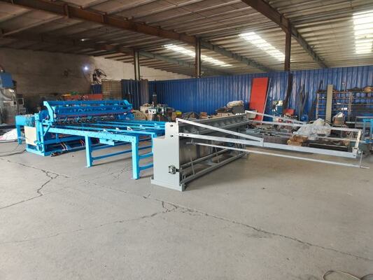 Rozmiar siatki 150 * 150 mm 4 mm Sprzęt do spawania siatek konstrukcyjnych PLC
